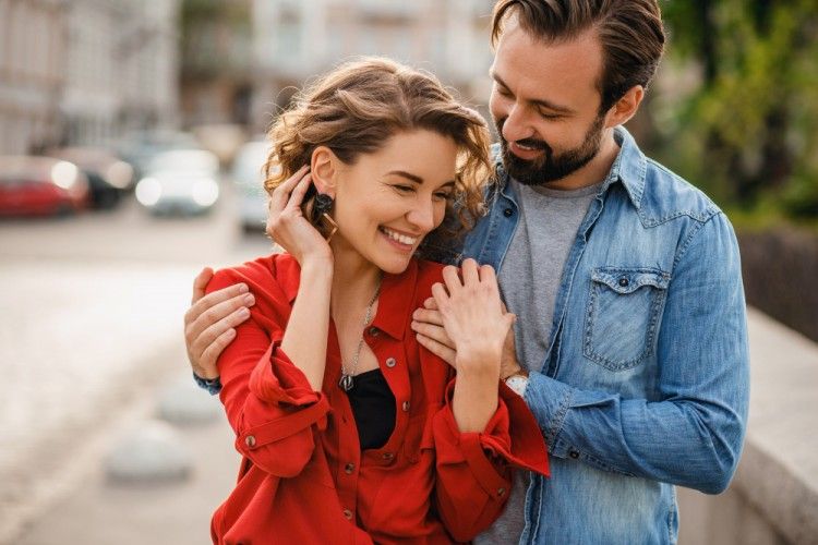 6 Cara untuk Mengetahui Seberapa Pentingnya Kamu Bagi Pasangan