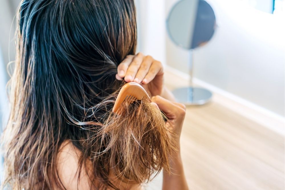 7 Cara Meluruskan Rambut Secara Alami, Nggak Perlu Rebonding Lagi!