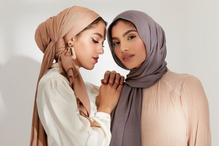 Sebelum Membeli, Yuk Kenali Ciri-ciri Hijab Premium!