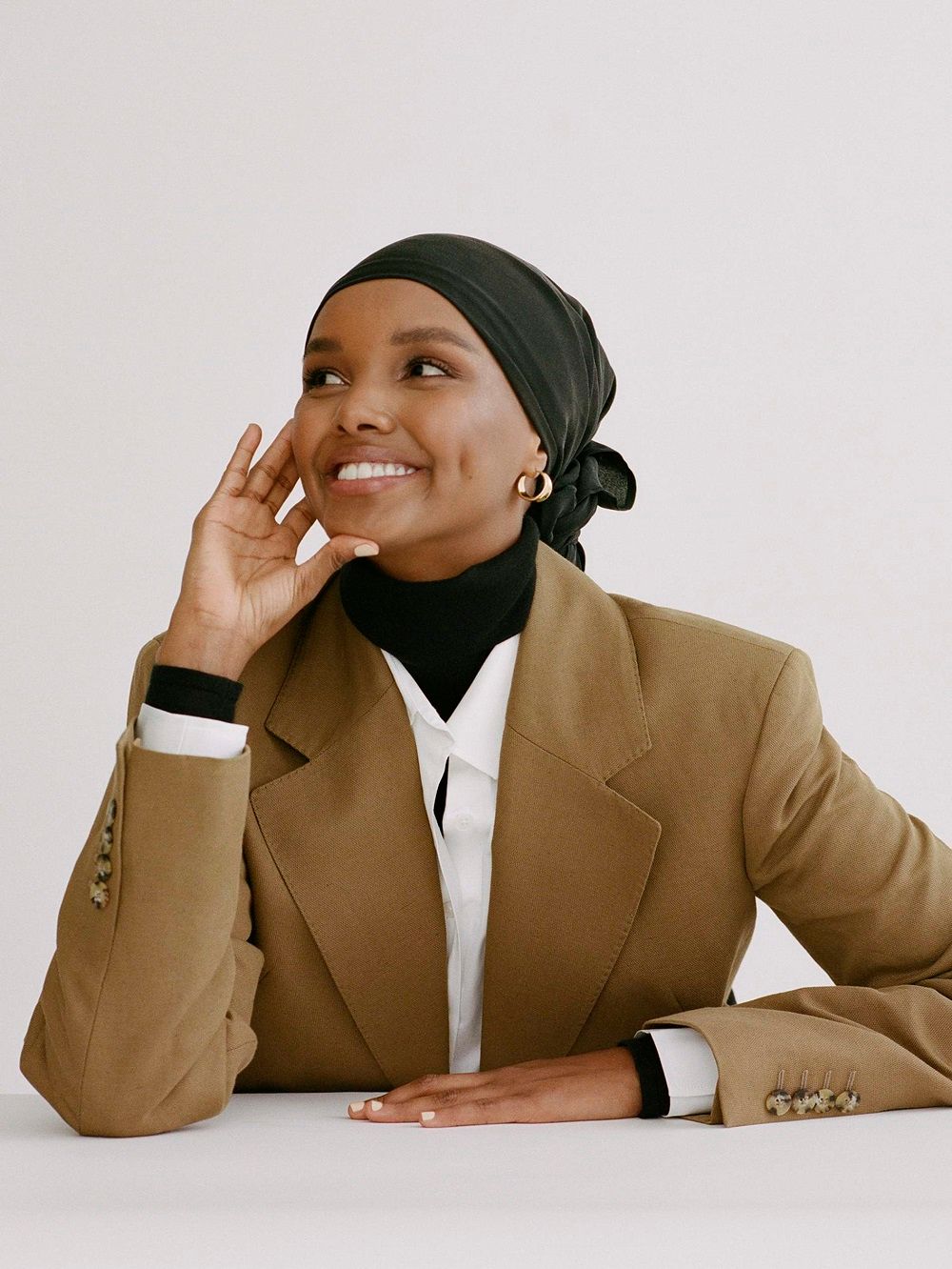 Pilihan Hijab dan Cara Pakai yang Tepat untuk Leher Pendek