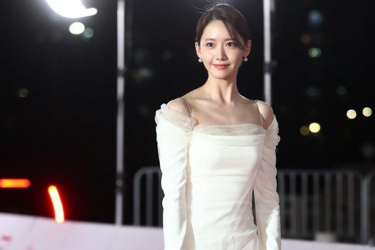Gaya Anggun Aktris Korea di Karpet Merah Blue Dragon Film Awards ke-42