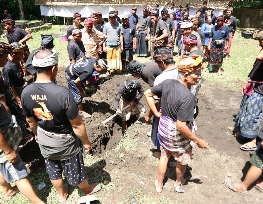 11 Portraits of Ngagah Tradition, Grave Digging Procession in Bali