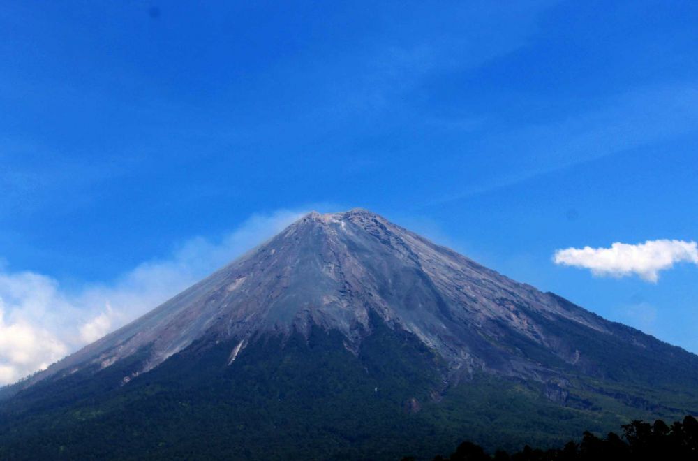 Sedang Erupsi, Ini 9 Fakta Menarik Gunung Semeru