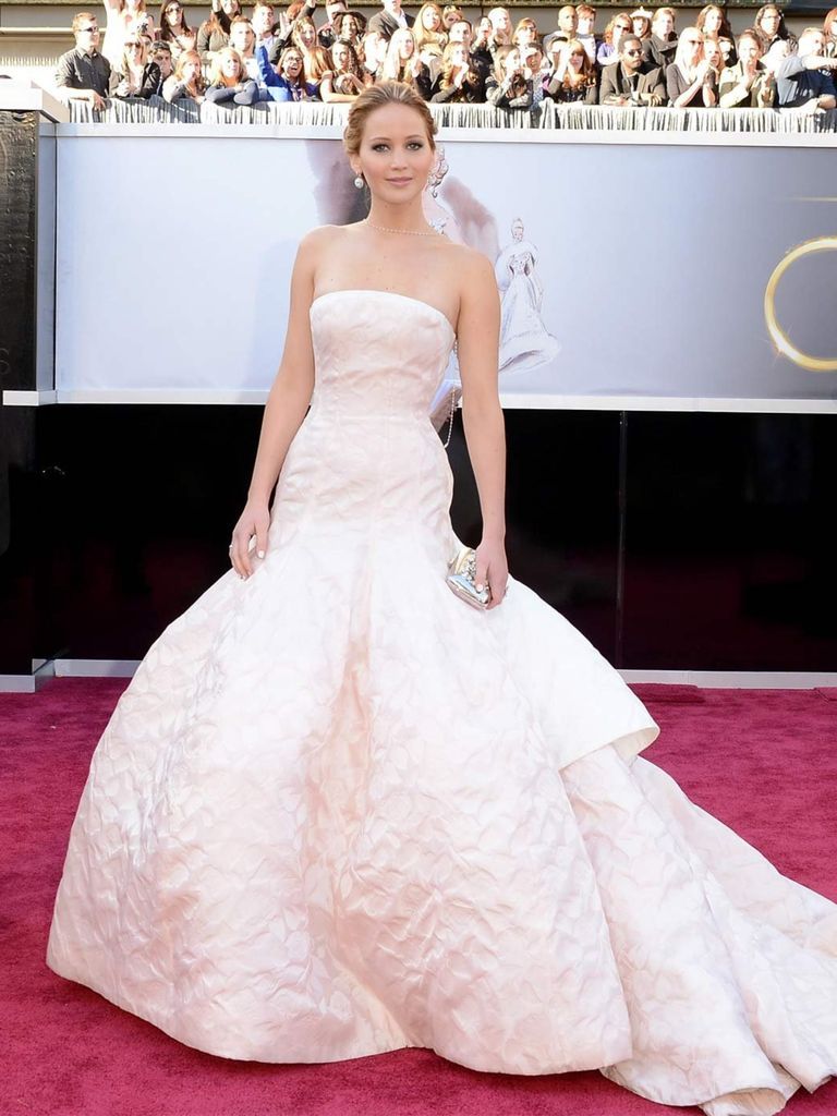 9 Potret Busana Terbaik yang Pernah Dipakai Oleh Jennifer Lawrence