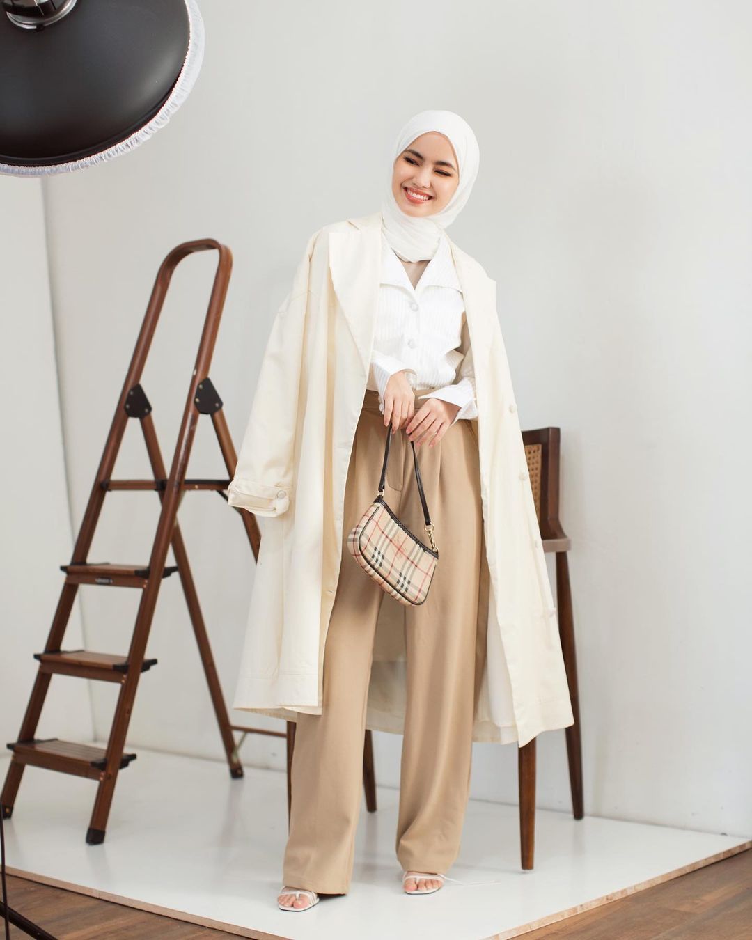 Inspirasi Padu-padan Hijab Warna Netral untuk Berbagai Occasion