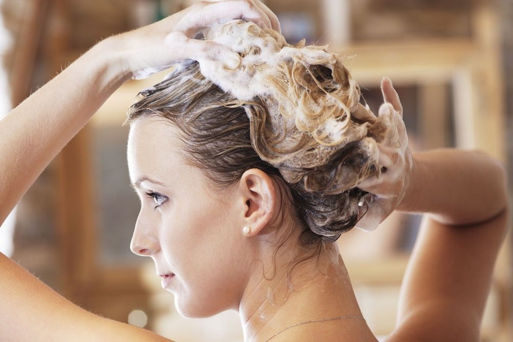 7 Mitos Perawatan Rambut yang Harusnya Nggak Dipercaya