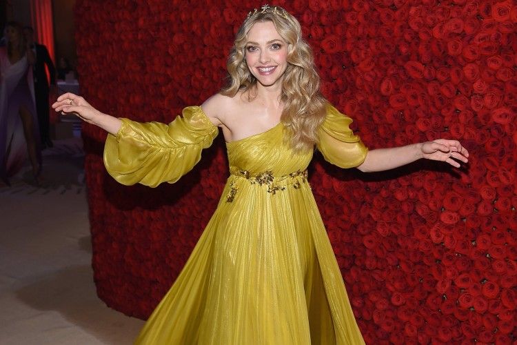 10 Gaun Anggun Seleb Hollywood di Red Carpet, a La Putri Disney!
