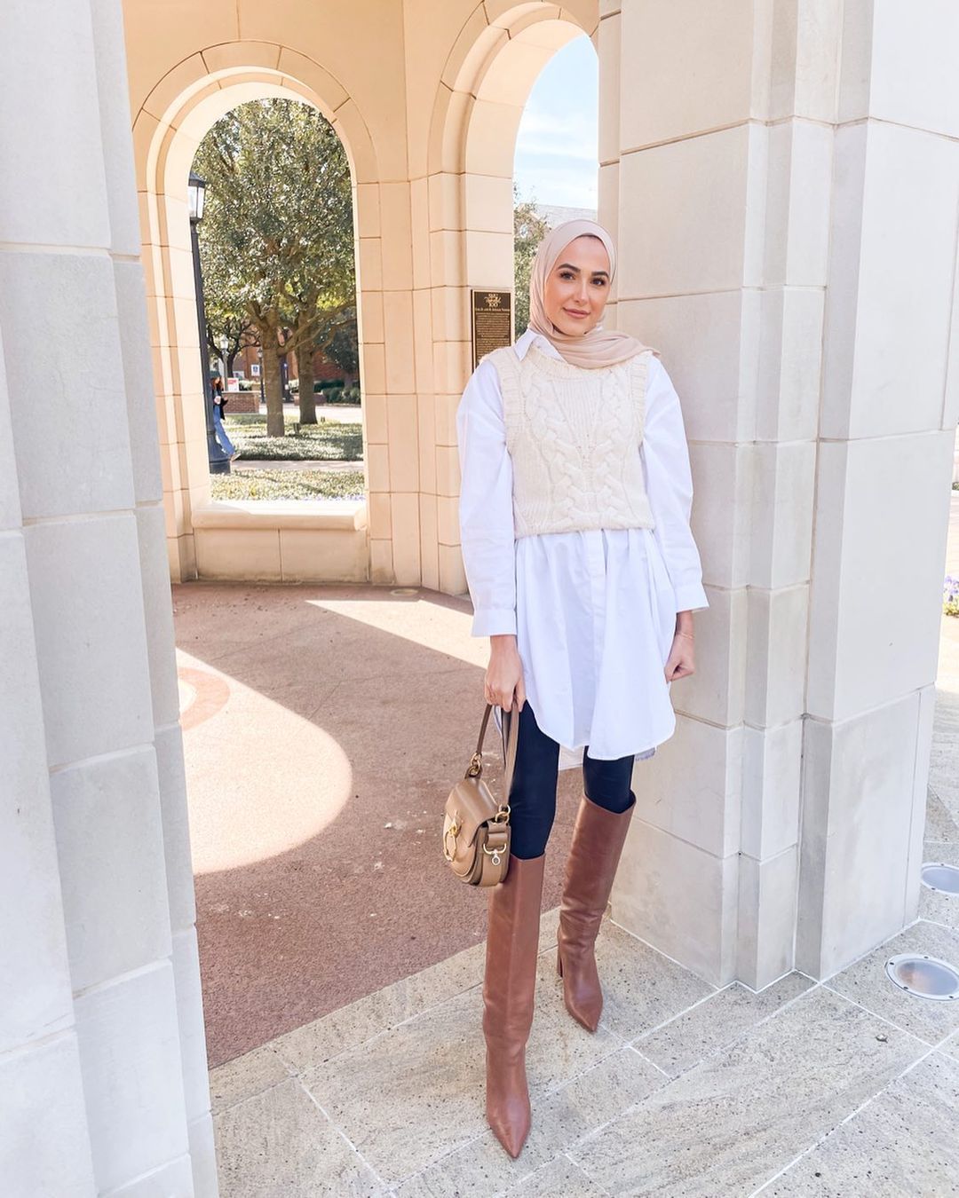 Inspirasi Padu-padan Outfit Hijab untuk WFO yang Modis dan Nyaman