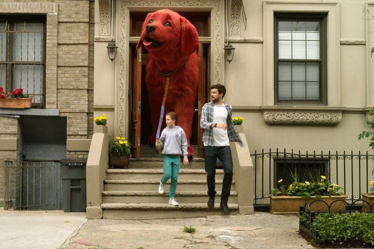 5 Hal yang Harus Kamu Tahu Tentang Film 'Clifford the Big Red Dog'