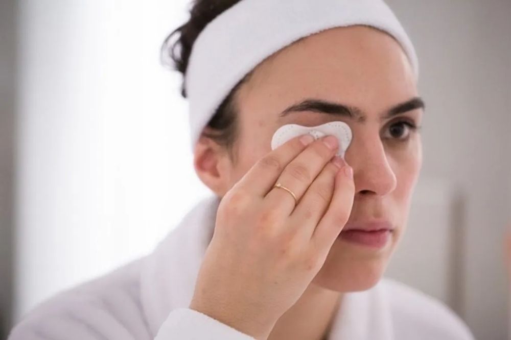 Do not neglect, these are tips for cleaning eye makeup