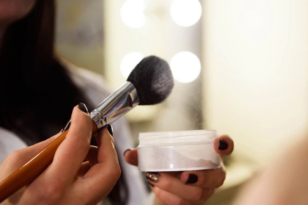 Don't Have Dry Shampoo?  Come on, try this alternative! 