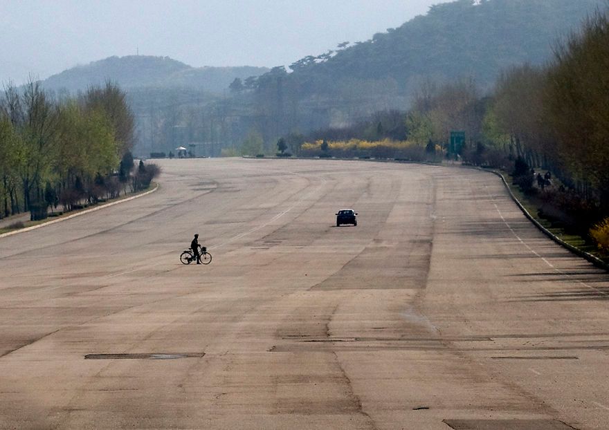 Car-free, these 15 photos of North Korea's highways are shocking