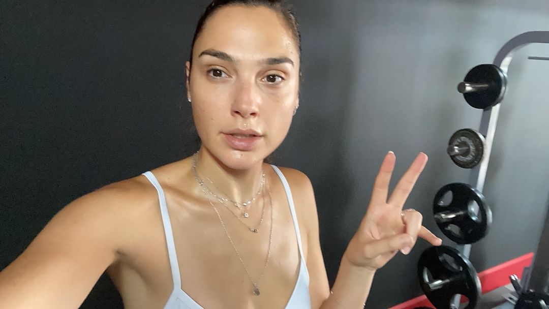 7 Cool Actions of Gal Gadot When Exercising