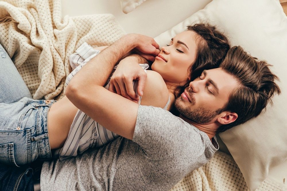 5 Posisi Seks yang Bikin Suasana Hati Lebih Bahagia