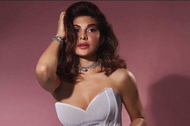 Gaya Seksi Jacqueline Fernandez, Aktris Bollywood yang Viral di Medsos