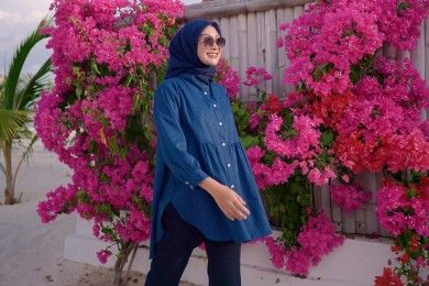 Rekomendasi Warna Hijab Cocok Baju Biru Navy