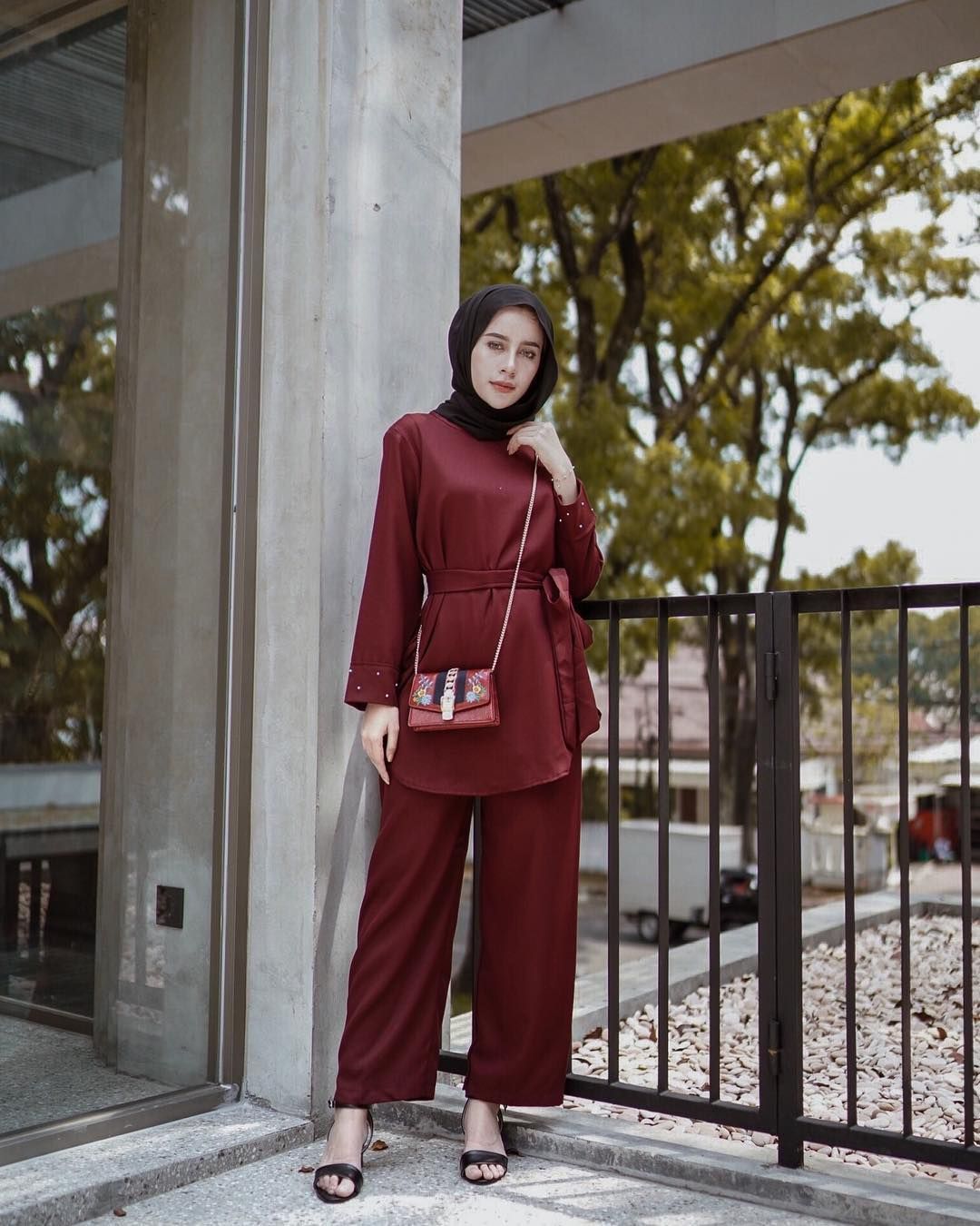 Rekomendasi Warna Hijab yang Cocok untuk Baju Merah Maroon