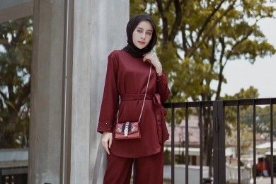 Rekomendasi Warna Hijab Cocok Baju Merah Maroon