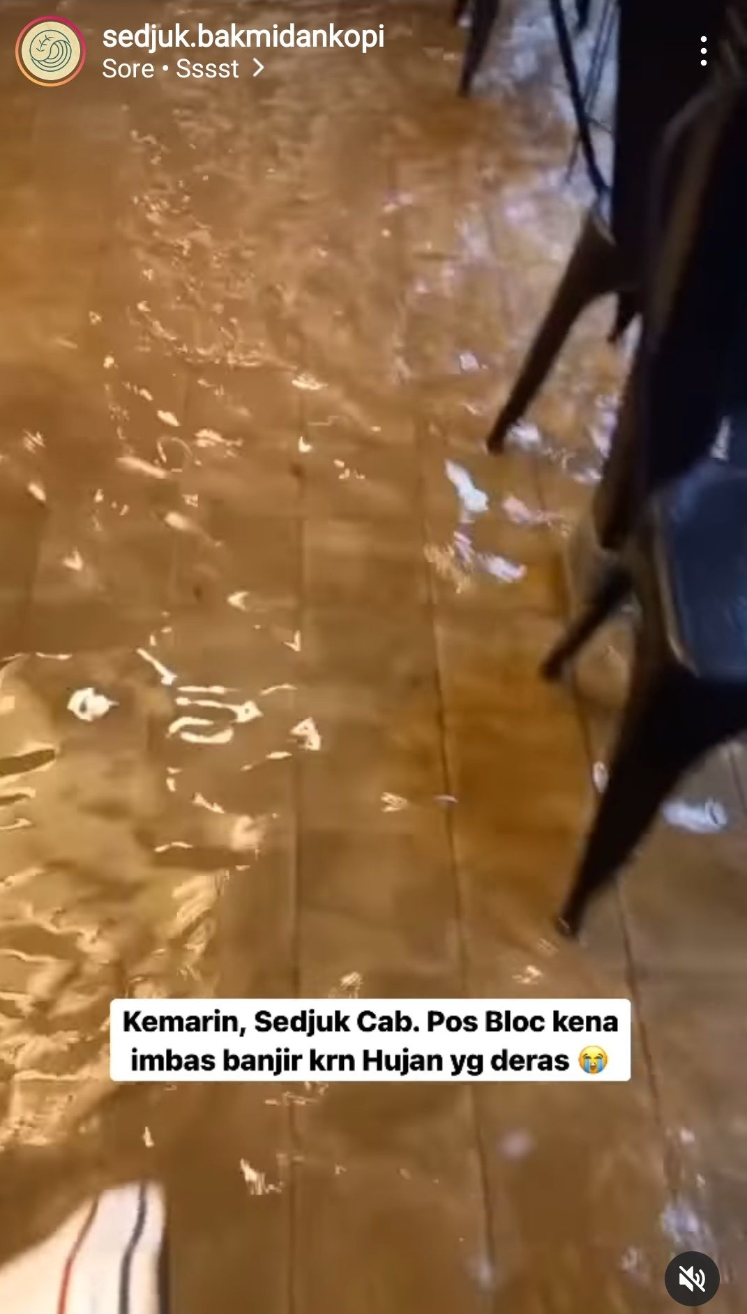 Hujan Deras, Resto Sedjuk di Pos Bloc Kebanjiran