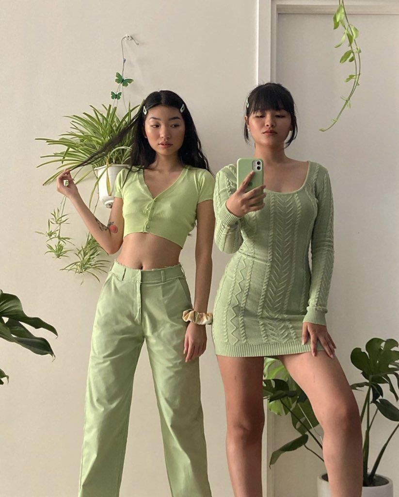 Inspirasi Streetstyle dengan Outfit Warna Sage Green yang Estetis