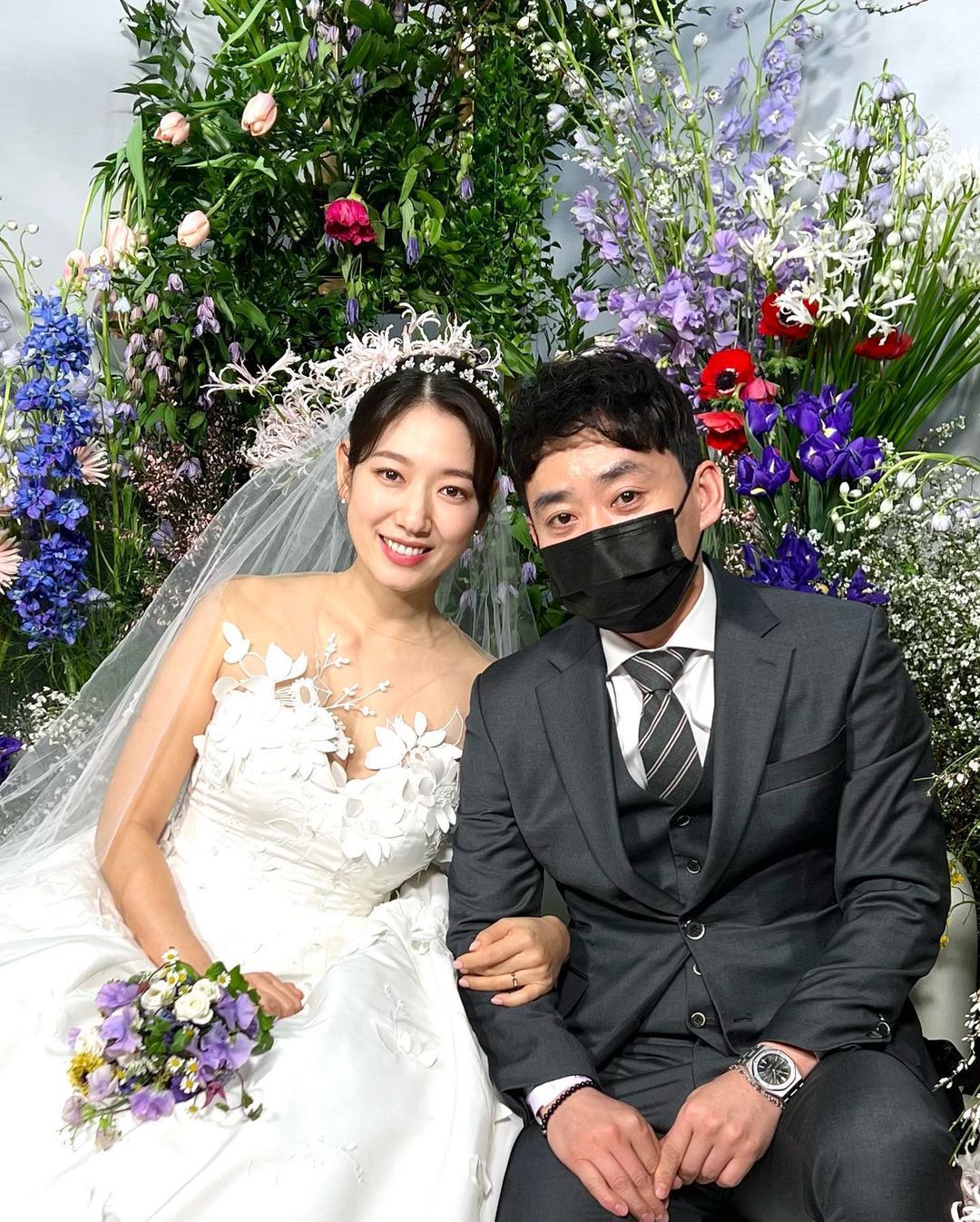 Detail Gaun Pre-Wedding dan Pernikahan Park Shin Hye yang Mewah