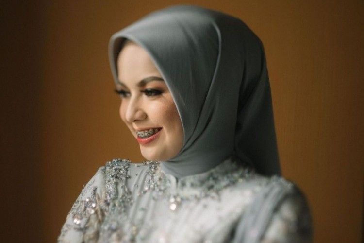 Pesona Asri Faradila, Istri Achmad Megantara yang Berusia 18 Tahun