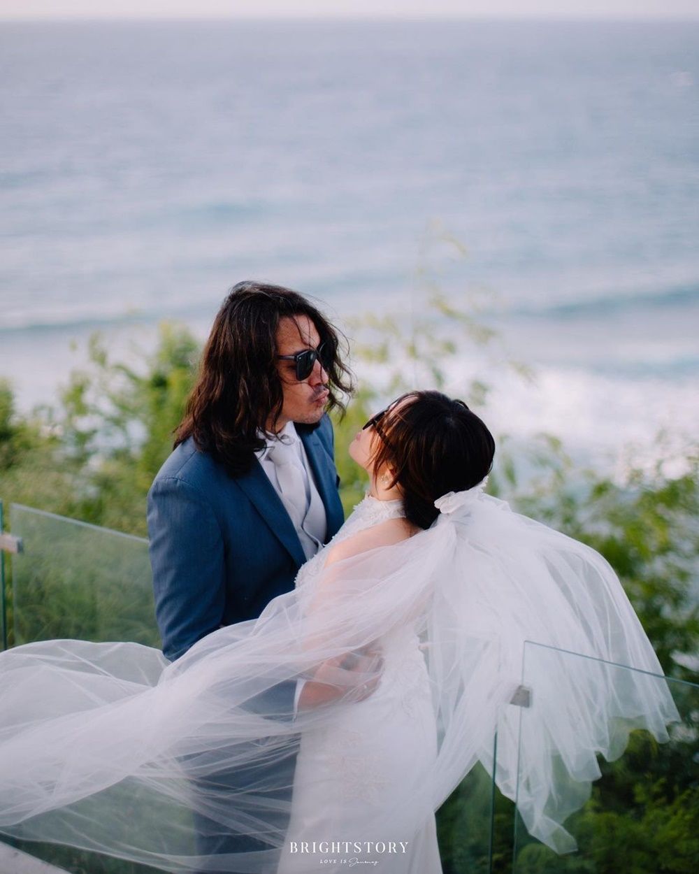 9 Foto Pernikahan Ello dan Cindy Maria, Pesta Meriah di Tepi Pantai