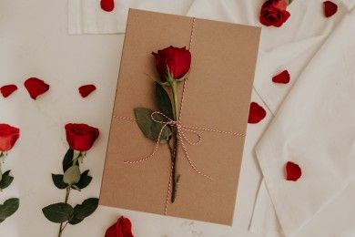 5 Ide Hadiah Valentine Berdasarkan Bahasa Cinta Pasanganmu