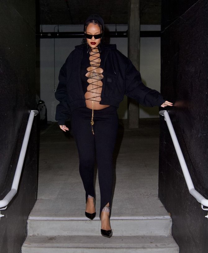 Stay Sexy, Rihanna Shows Off Baby Bump with All-Black Outfit