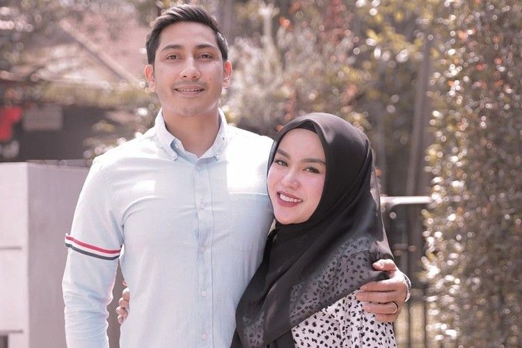 Lepas Hijab, Ini Kronologi Keretakan Rumah Tangga Medina Zein & Suami