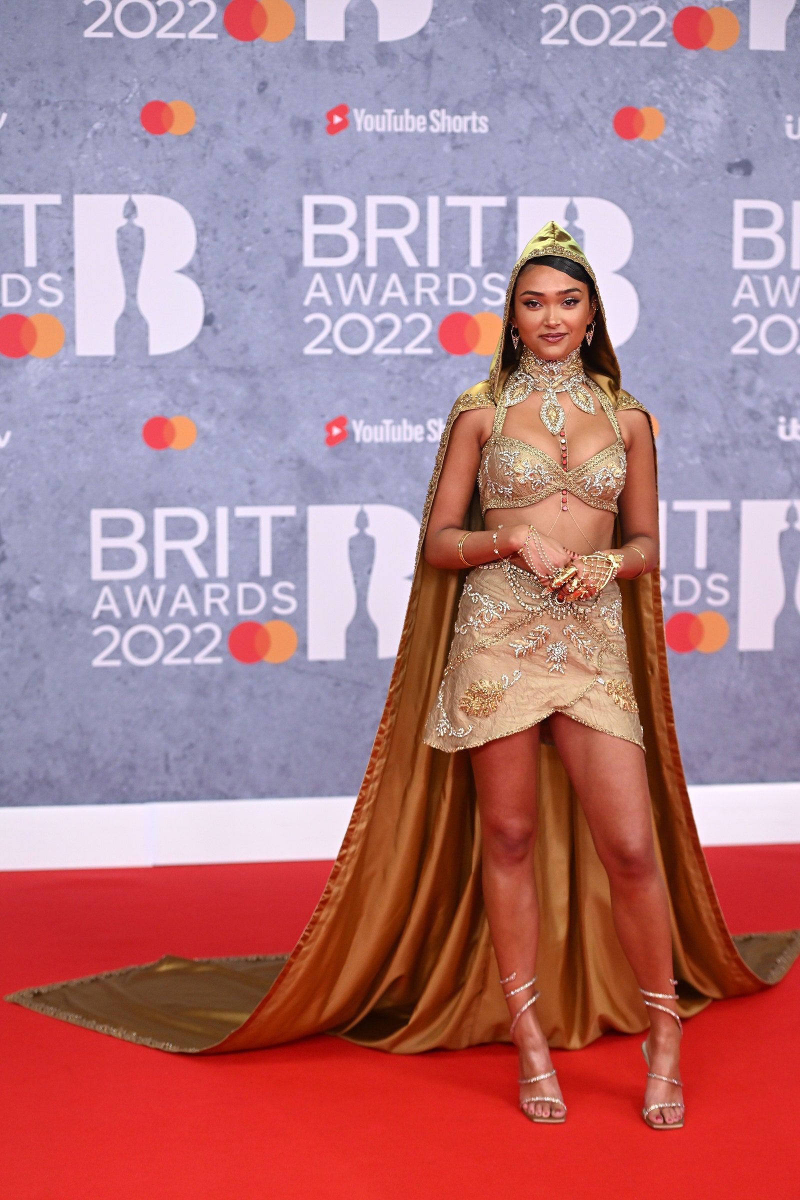 Gaya Seksi Para Seleb di Red Carpet Brit Awards 2022