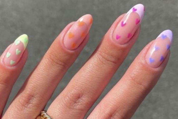 5 Inspirasi Nail Art untuk Rayakan Hari Valentine, Yuk Intip!