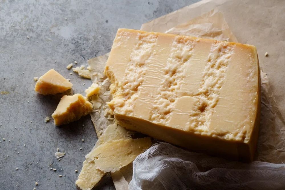 Many fans!  These are the 10 most popular types of cheese