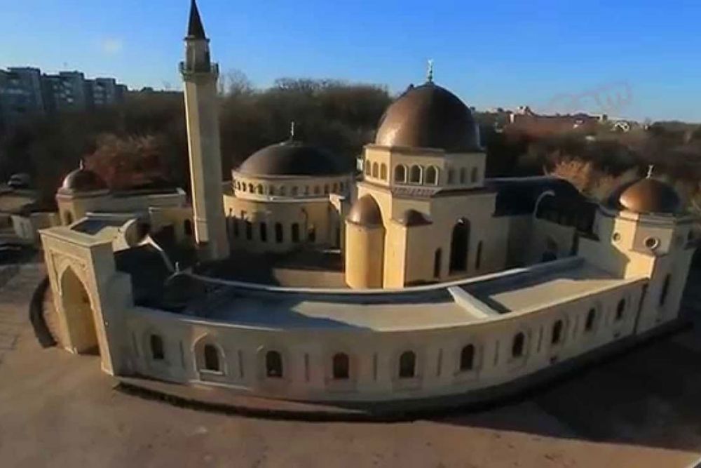 Big and Magnificent!  These 9 Portraits of the Ar-Rahma Mosque in Kyiv, Ukraine