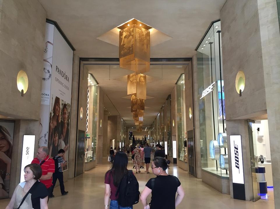 Mengenal Carrousel Du Louvre, Tempat Perhelatan Paris Fashion Week