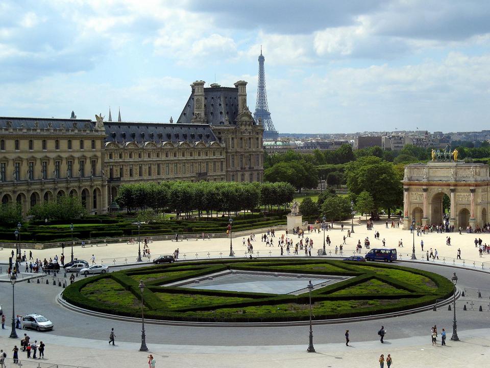 Mengenal Carrousel Du Louvre, Tempat Perhelatan Paris Fashion Week