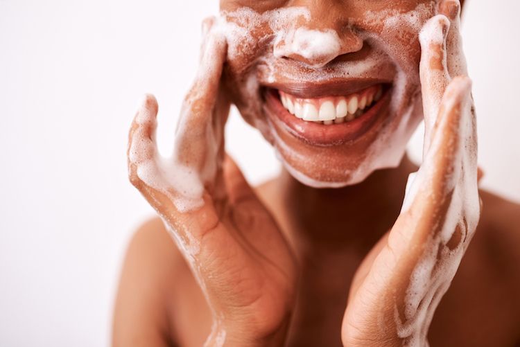 5 Kesalahan Memakai Skincare yang Sering Dilakukan Pemula