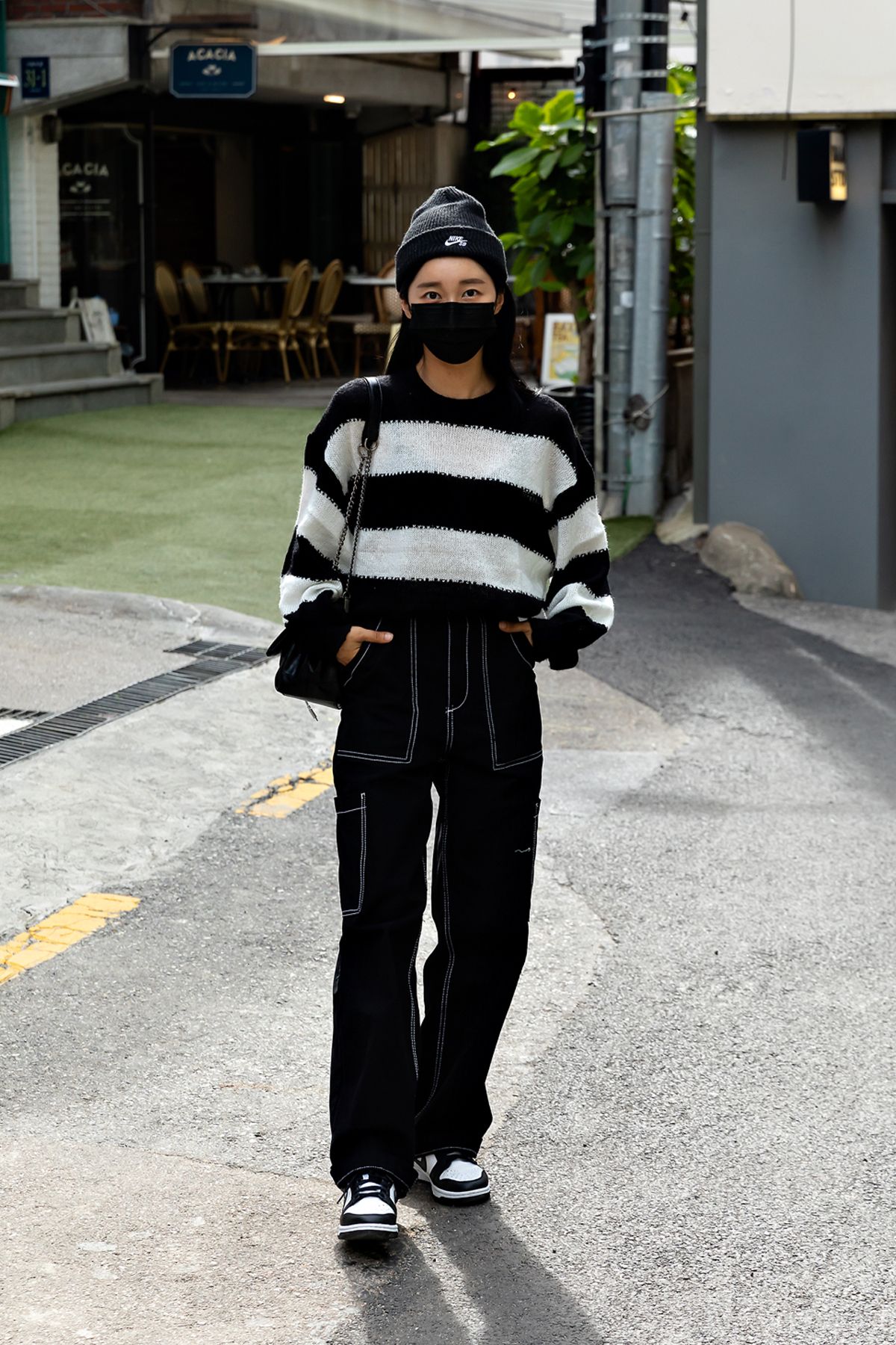 Tips Padu-padan Cargo Pants a La Street Style Korea Selatan