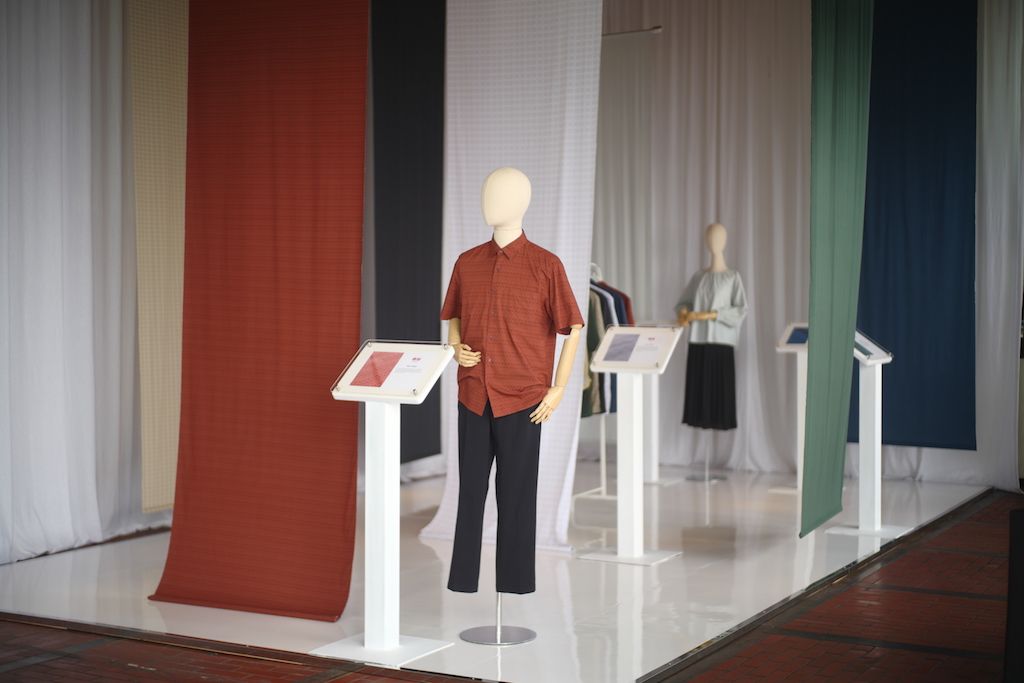 Koleksi Baru UNIQLO Indonesia & Bai Soemarlono untuk 'Batik Motif'