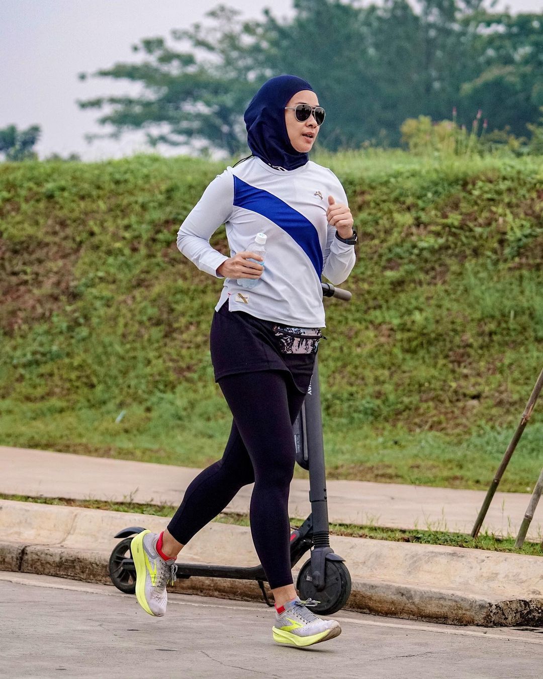 Kenakan Hijab, Intip Aksi Kece Deretan Artis Saat Olahraga