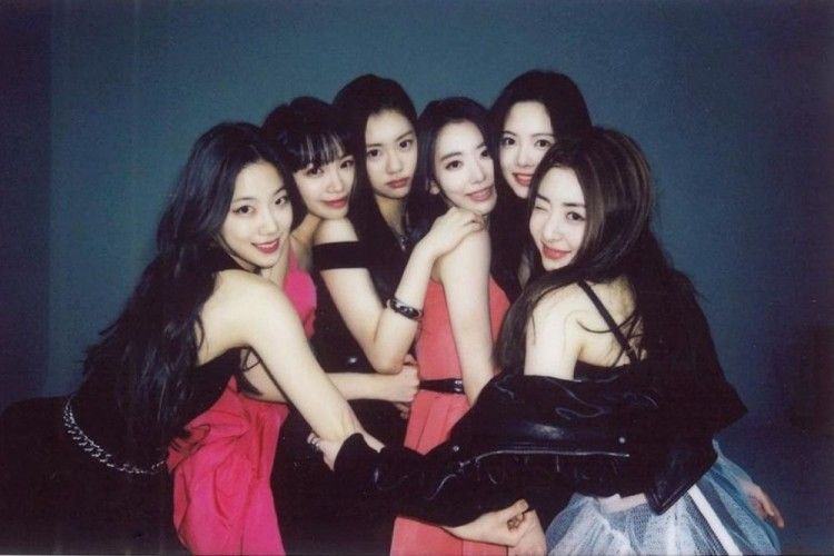 Potret 6 Member LE SSERAFIM, Girl Group Terbaru Besutan HYBE 