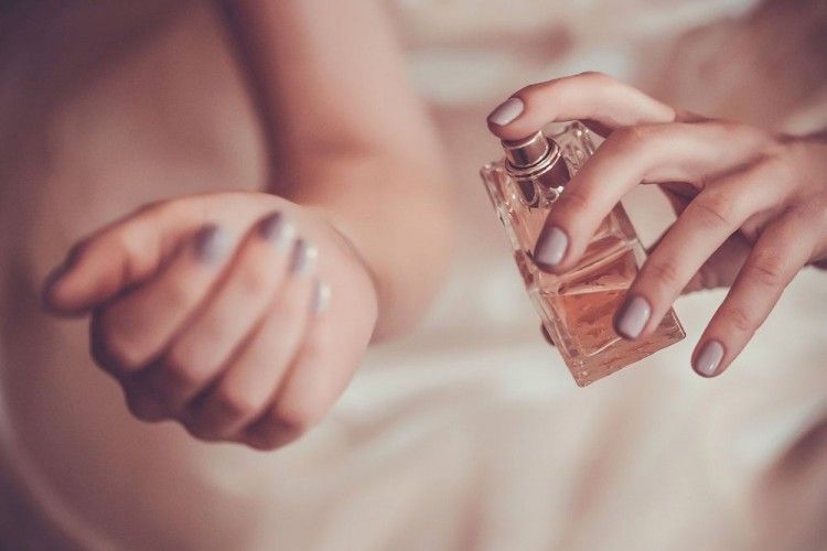 7 Rekomendasi Parfum dengan Aroma Mewah dan Elegan