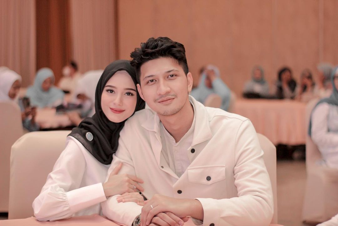 Intip Gaya Yasmine Ow, Istri Aditya Zoni Dalam Balutan Hijab