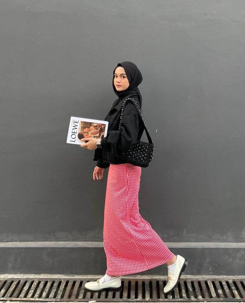 Inspirasi Outfit Kuliah Offline untuk Perempuan Hijab
