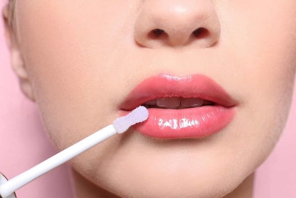 Here are 5 ways to keep your lips soft 