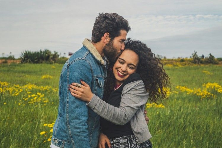 5 Cara Menjadi Pasangan yang Bisa Saling Melengkapi, Bikin Langgeng!