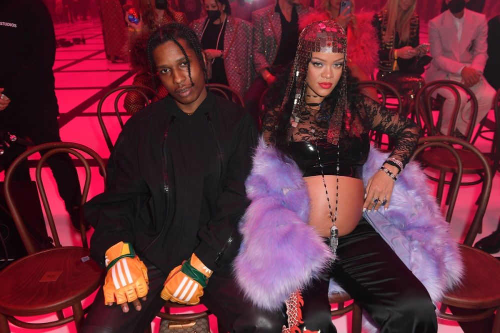 Rihanna Melahirkan Didampingi A$AP Rocky, Ini 5 Faktanya
