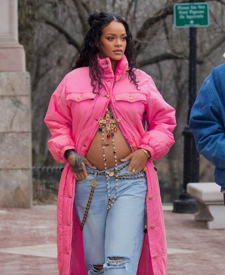 Melahirkan, Begini Gaya Seksi Rihanna Selama Masa Kehamilan
