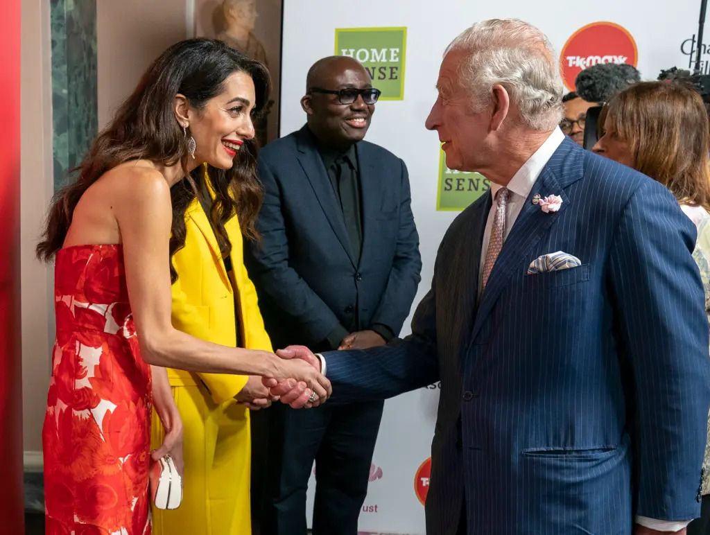 Cantiknya Amal Clooney di Acara Pangeran Charles Prince’s Trust Awards