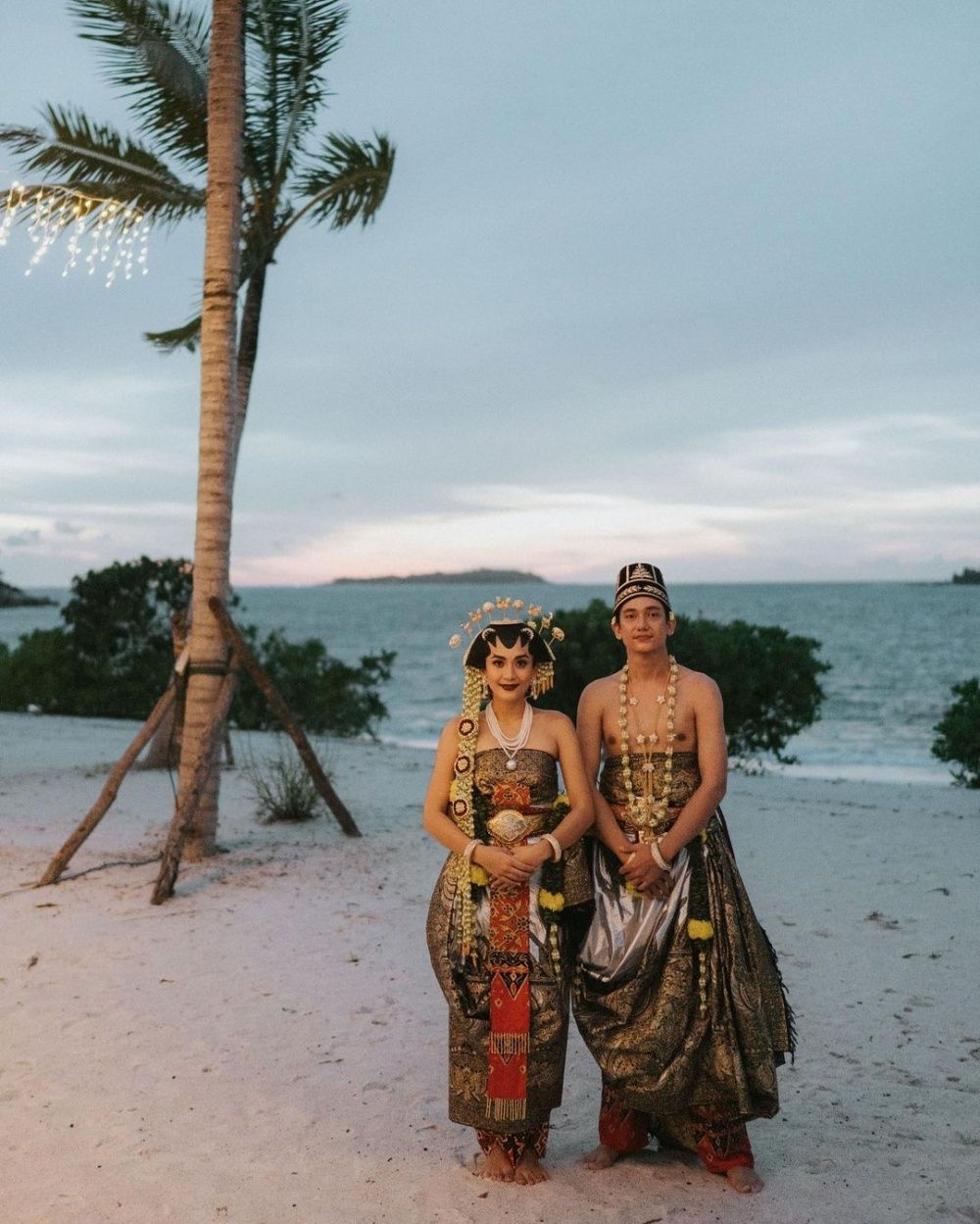 Syahdu! Intip 8 Potret Pernikahan Para Pemain Film ‘Perahu Kertas’